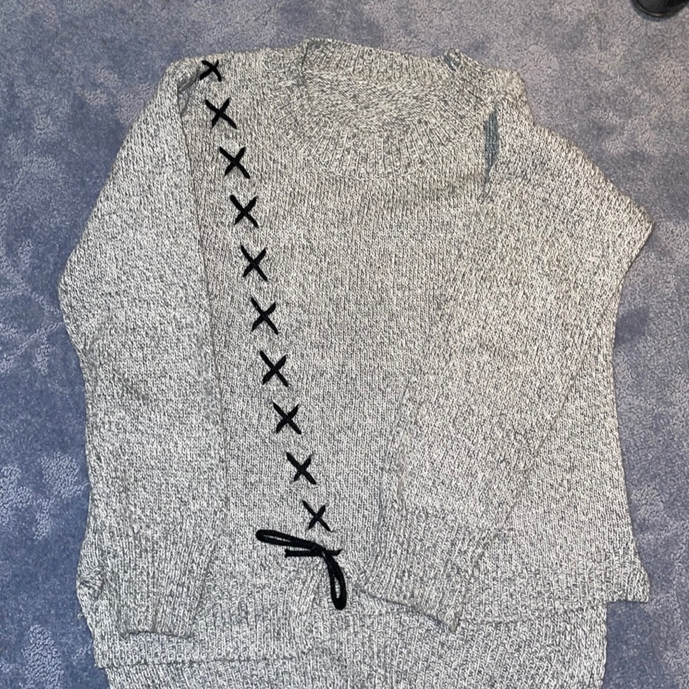 Super cute sweater !